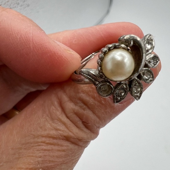 Avon Silver Ring with Pearl and Crystal Accents - Picture 10 of 10